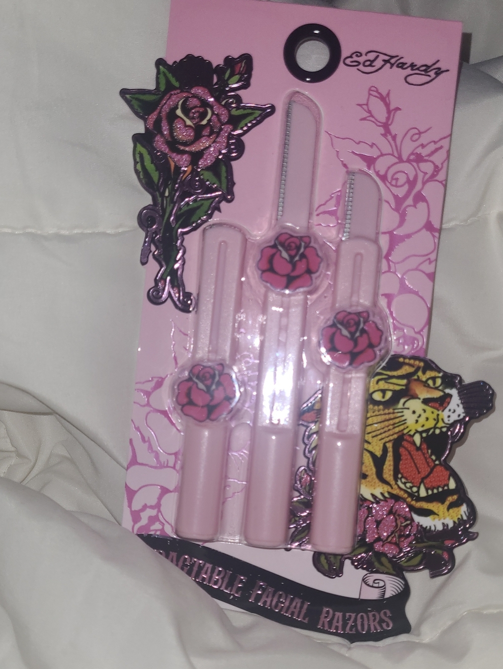 ED HARDY Reyractable Facial Razors